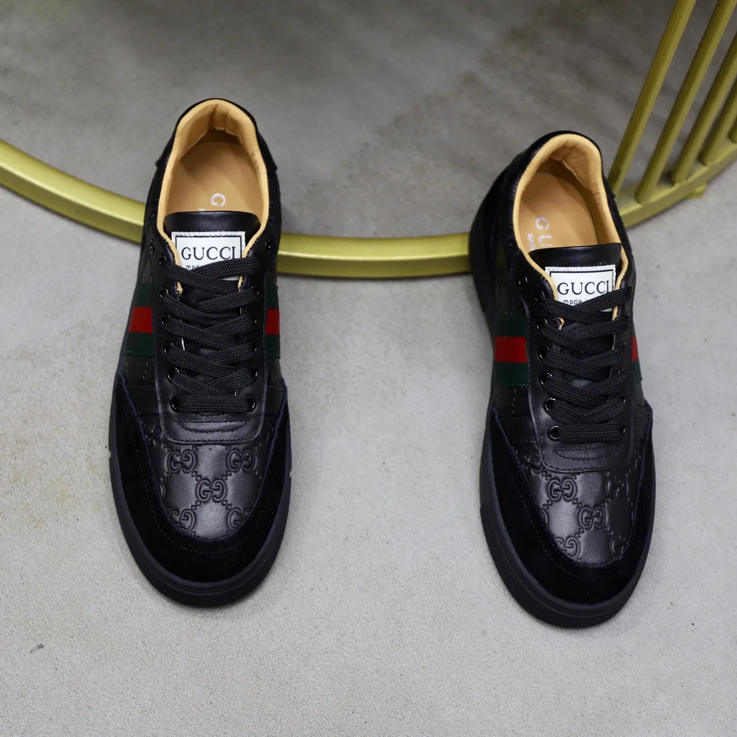 Ex-factory price: 440💰🙅‍♂️🙅‍♂️🙅‍♂️ Brand: GUCCI Standard code: 38-44 (45 customized) Grade: Same as the official website Material: Original leather splicing Comfortable and breathable sheepskin lining Original wear-resistant outsole Style category: Men's fashionable casual shoes Running sneakers Distinguished luxury brand elements Top luxury Color: actual picture color